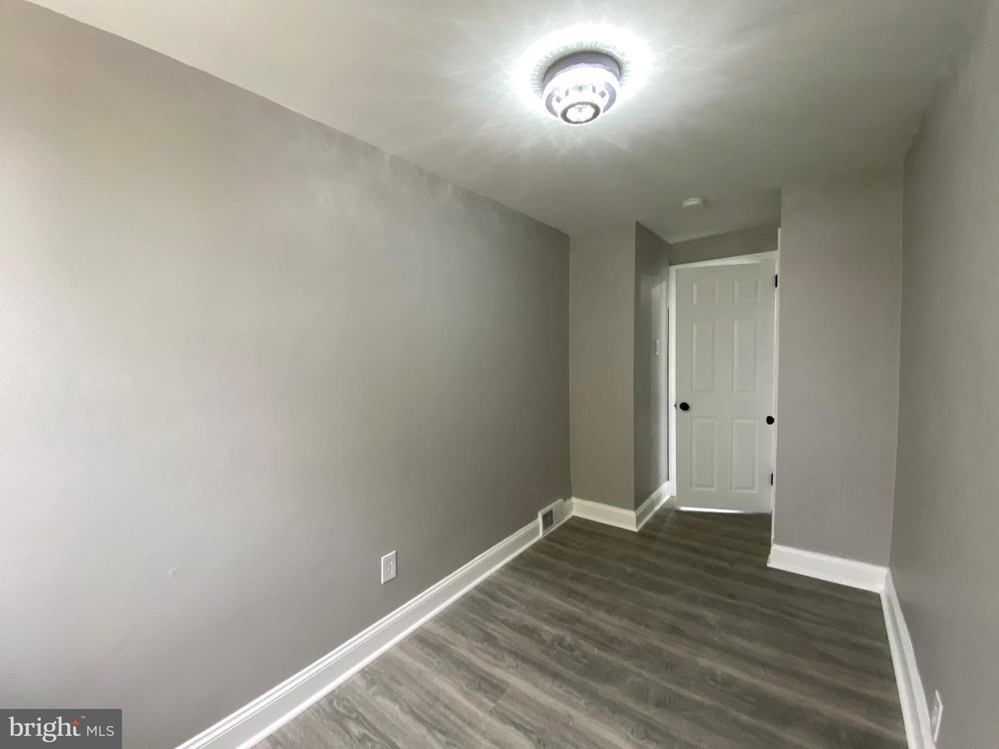 821 Hampshire Road photo 22