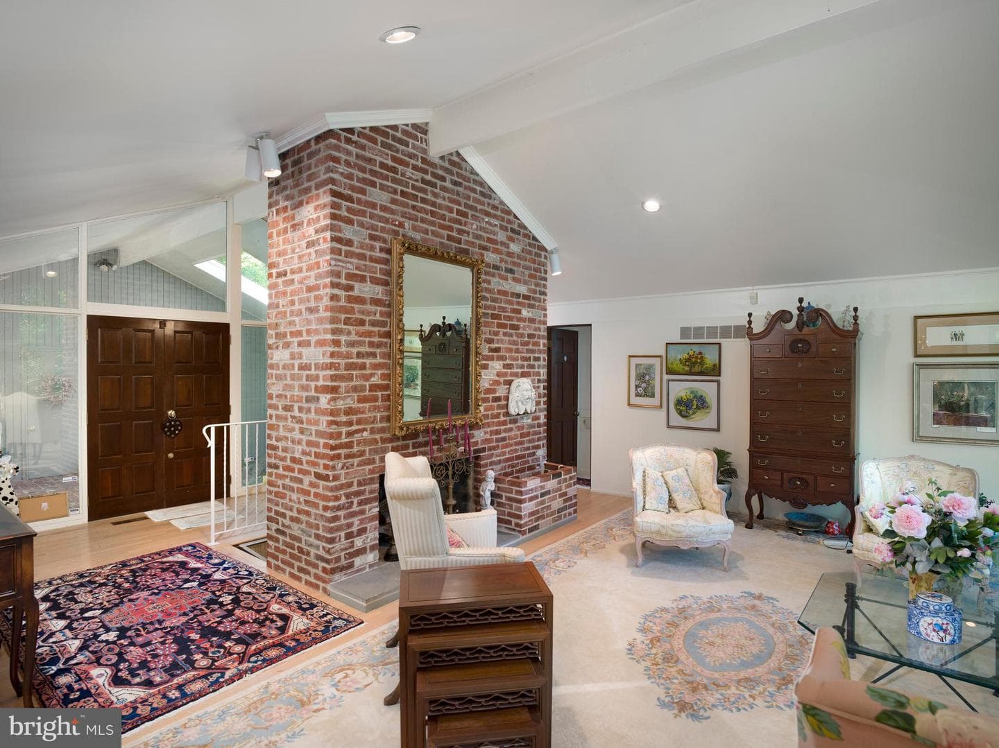 310 Jeffrey Lane photo 8