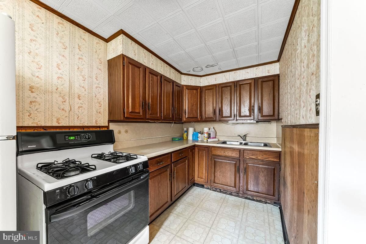 1318 Wycombe Avenue photo 10