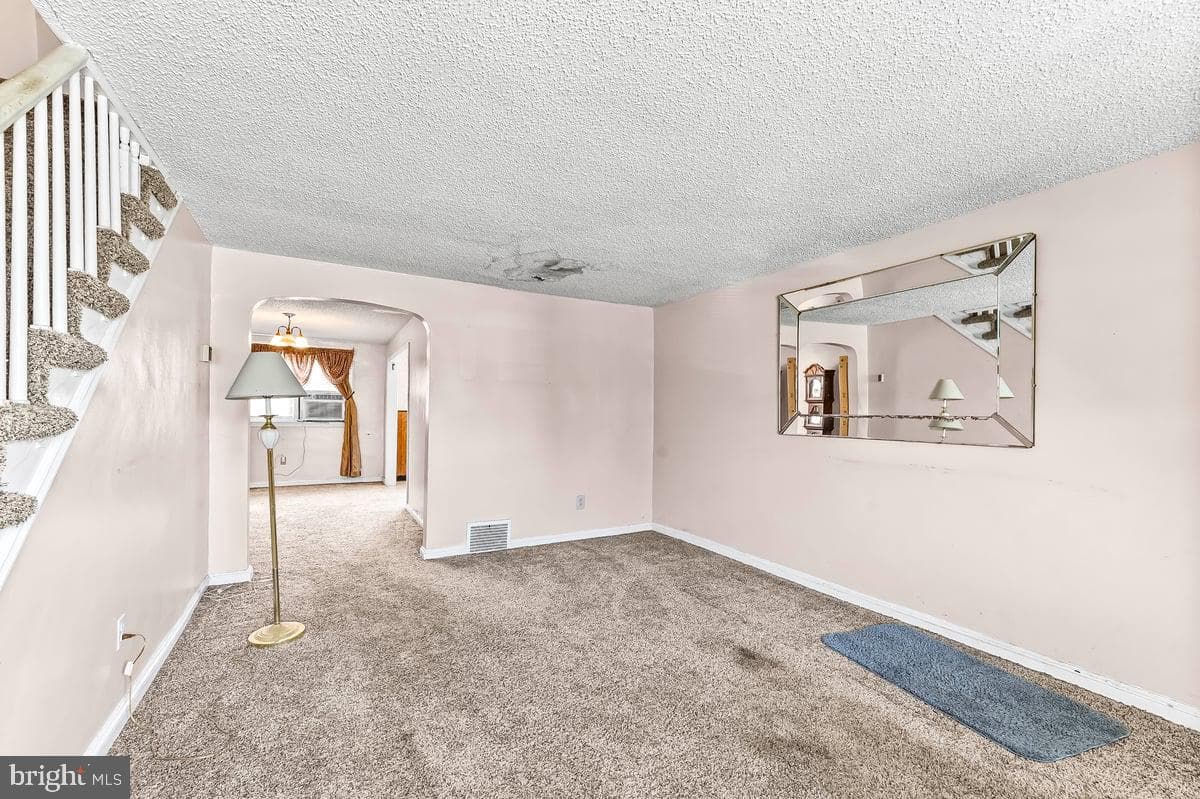 1318 Wycombe Avenue photo 4