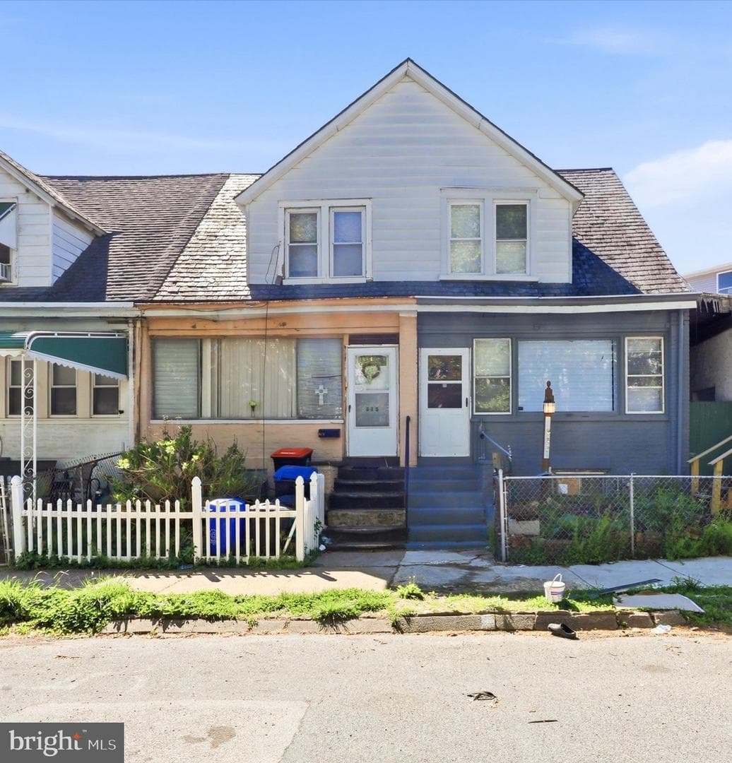 817 W 11th Street photo 1