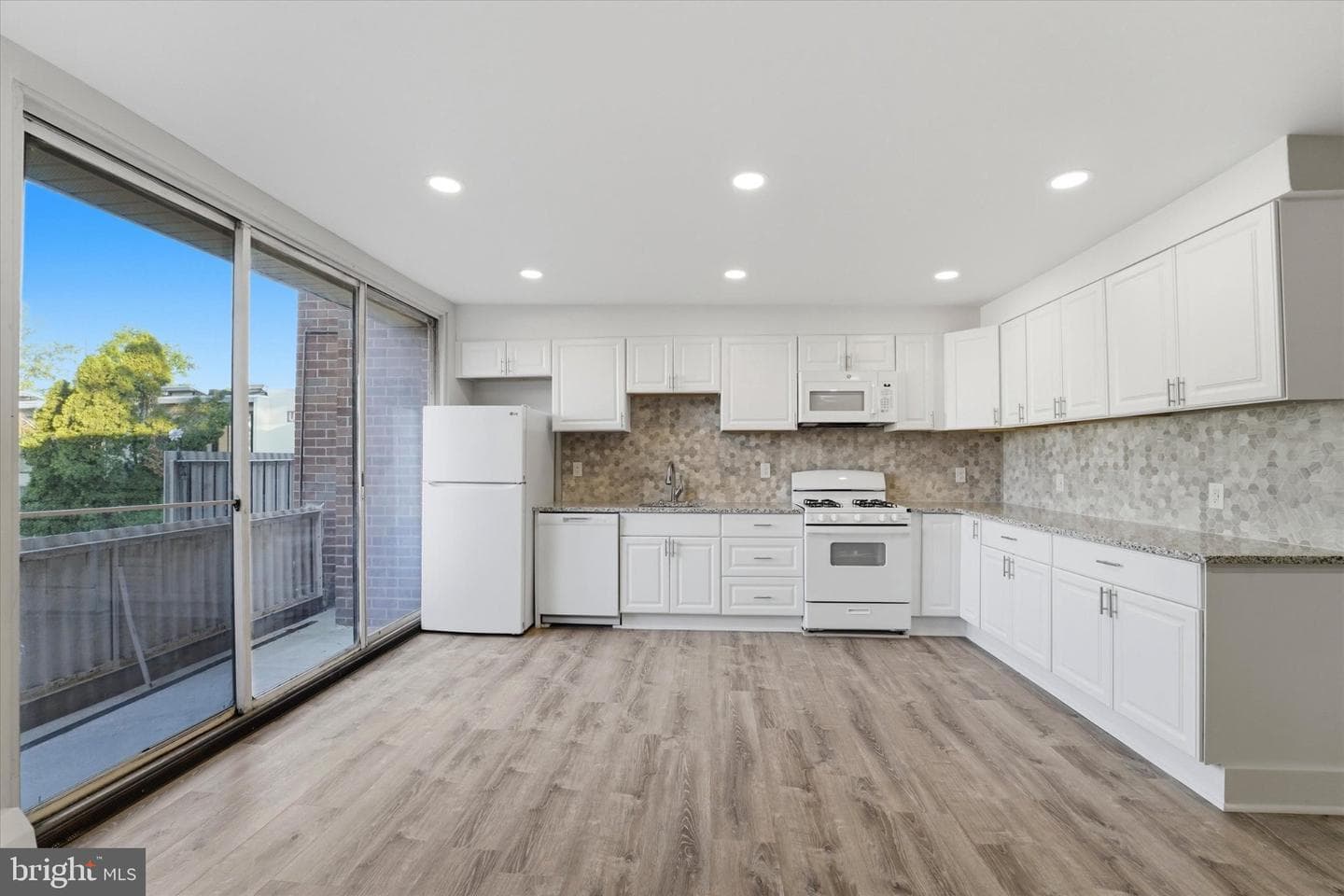 100 E Glenolden Avenue #r-10, Glenolden