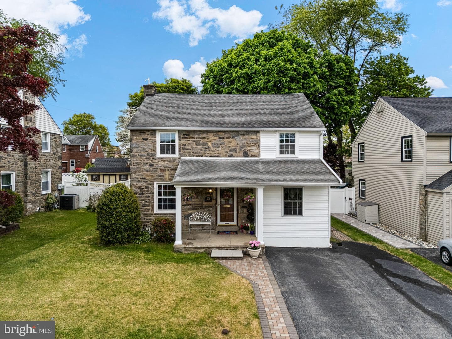 481 Maplewood Road photo 2