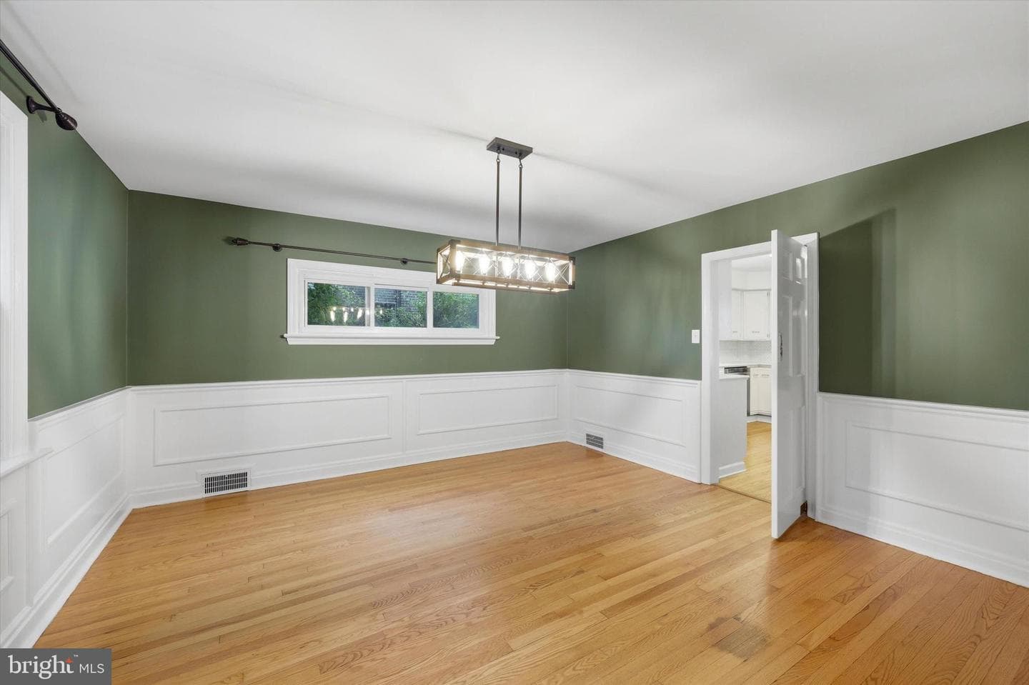 143 Bryn Mawr Avenue photo 3