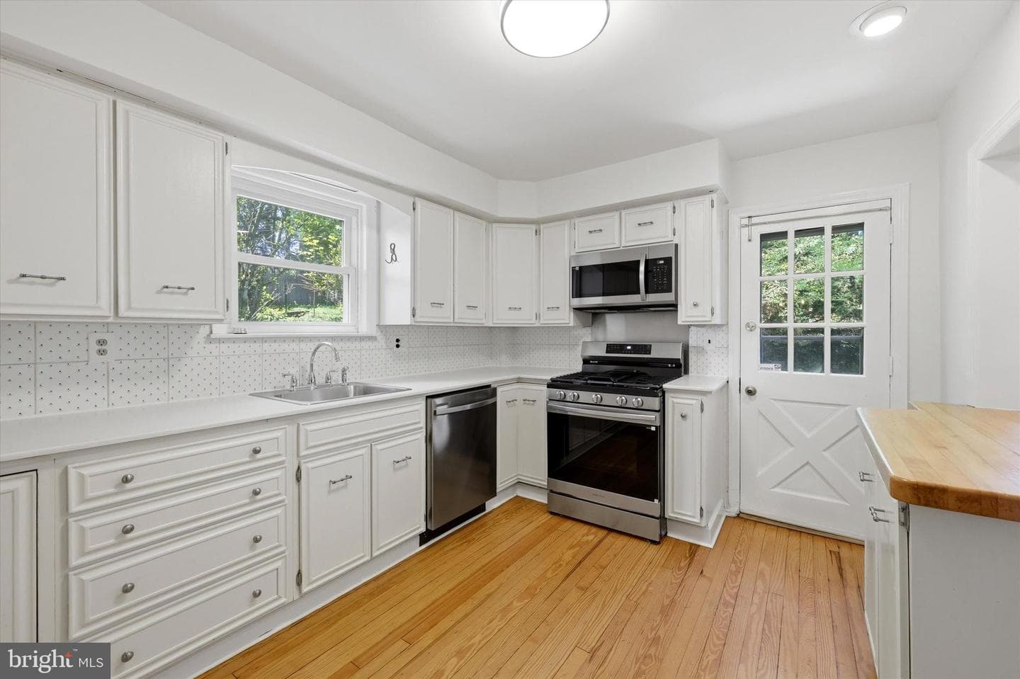 143 Bryn Mawr Avenue photo 5