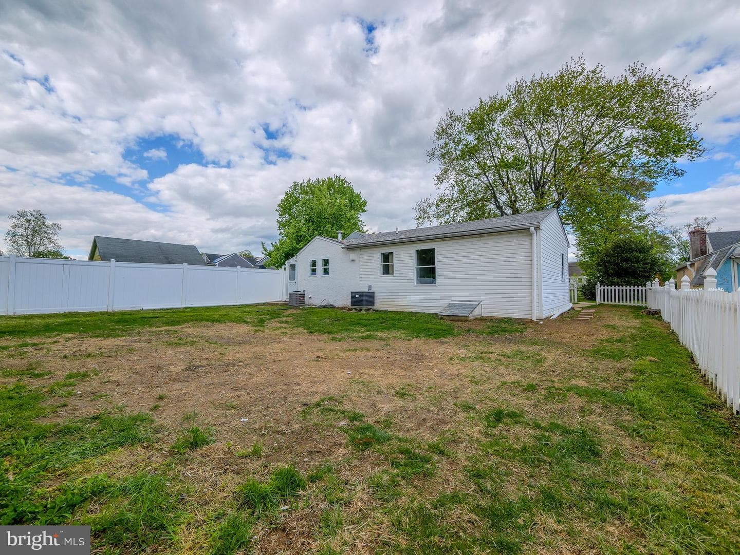4828 Greenwood Street photo 42