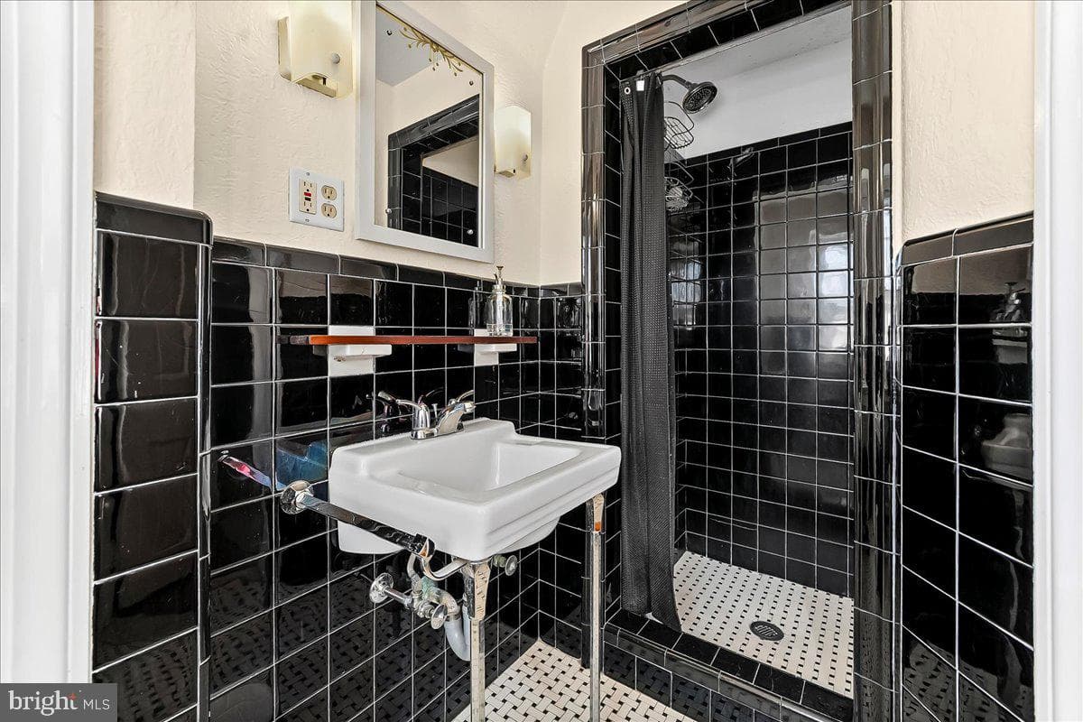 9 W Essex Avenue photo 24