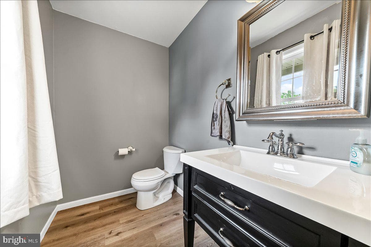 3174 William Road photo 11