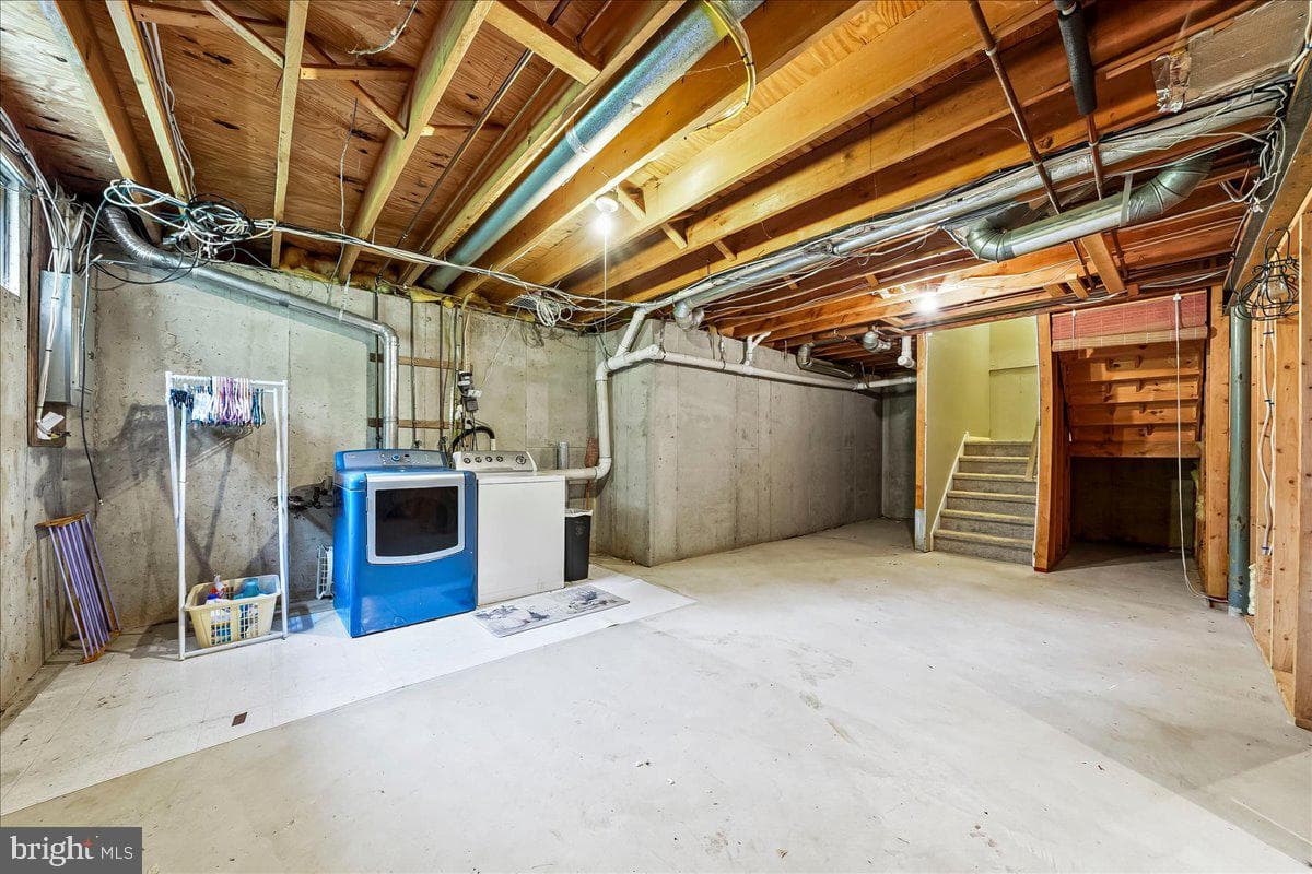 3174 William Road photo 33