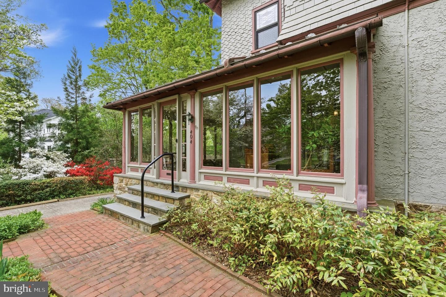 404 Oak Lane photo 2