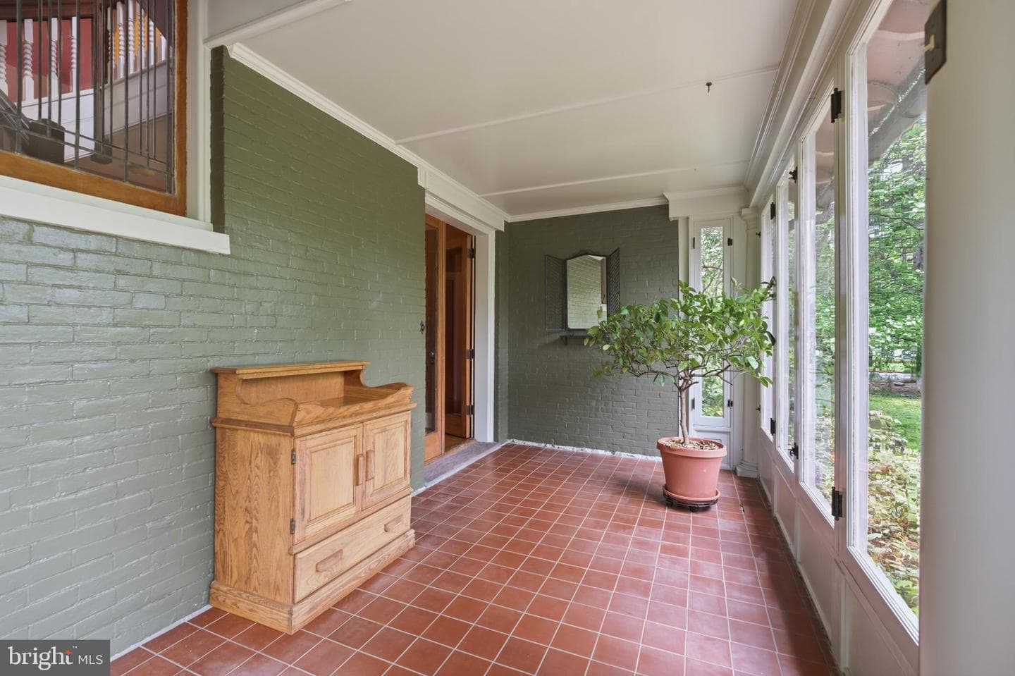 404 Oak Lane photo 3