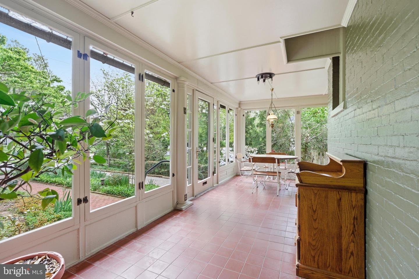 404 Oak Lane photo 4