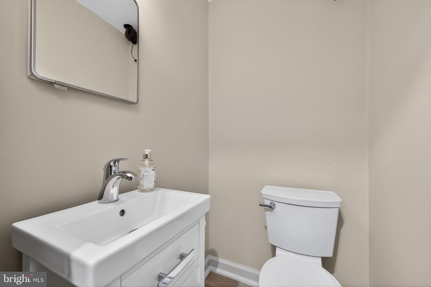 703 Tasker Street photo 5