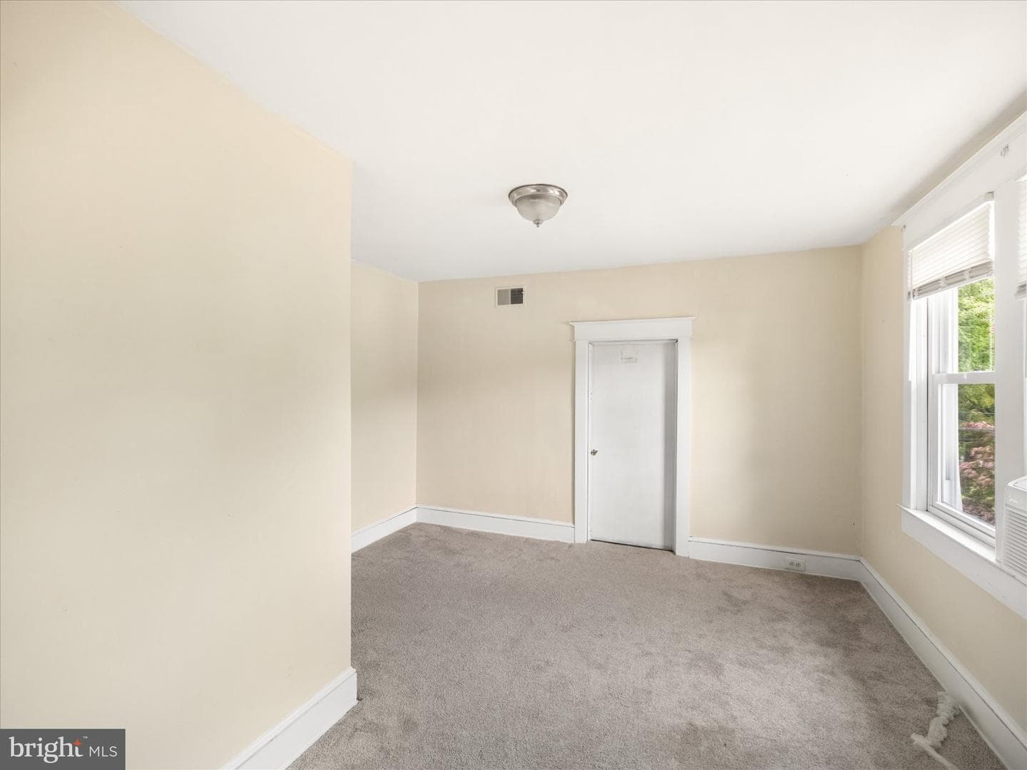 303 W Maryland Avenue photo 20