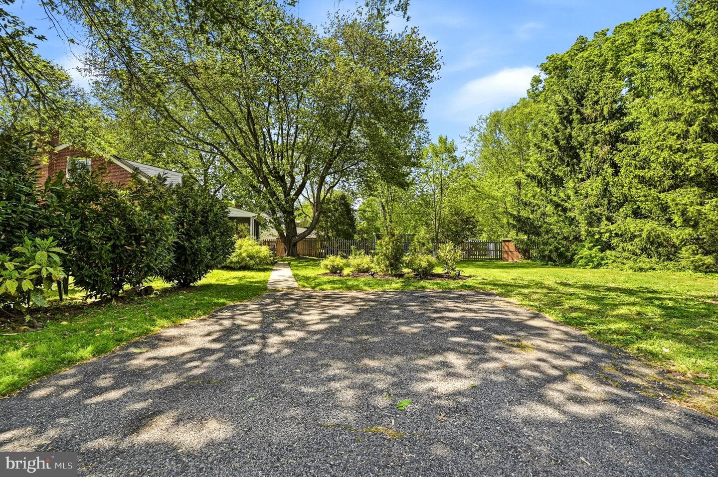 345 Haverford Pl photo 24
