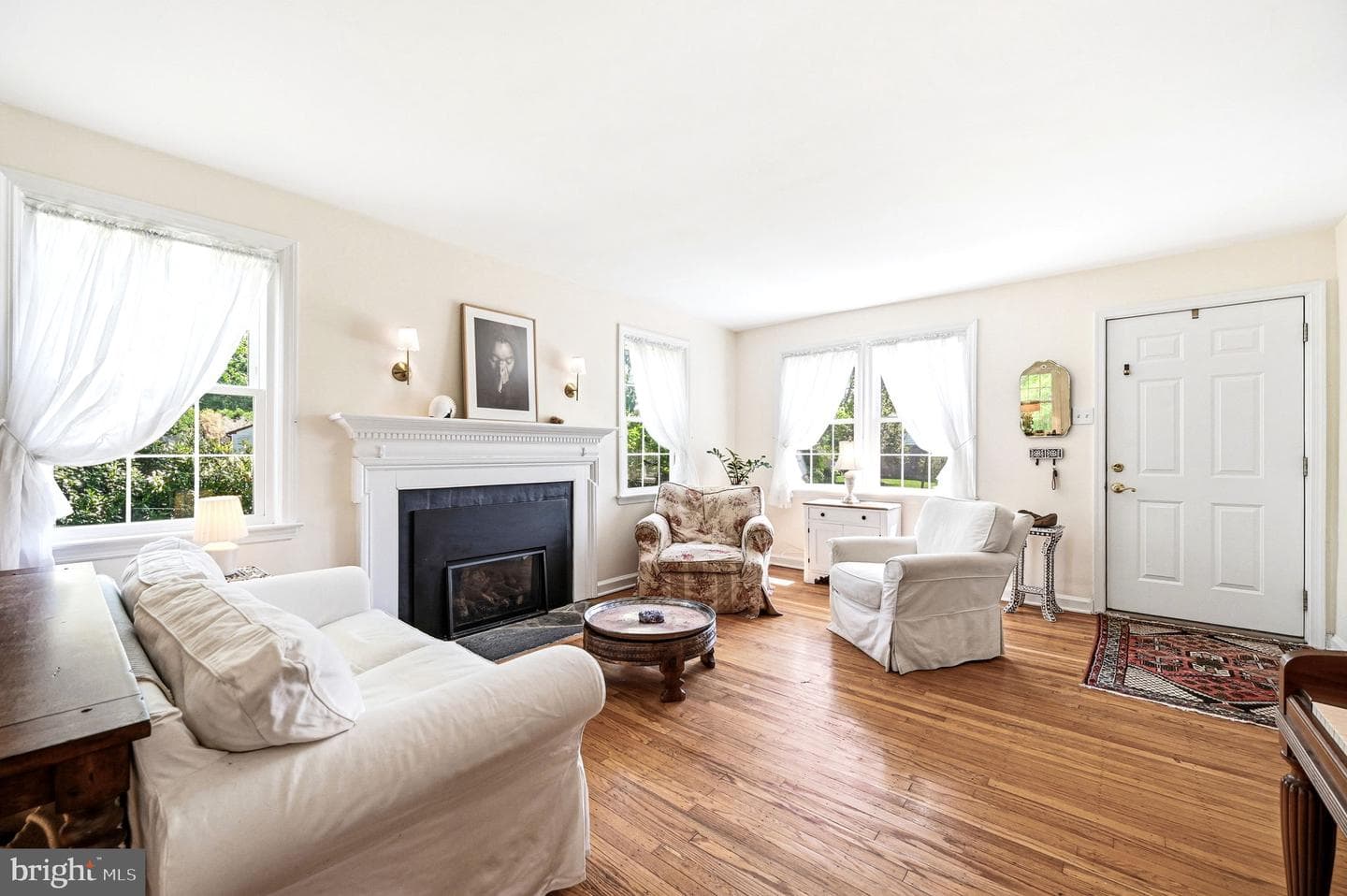 345 Haverford Pl photo 3