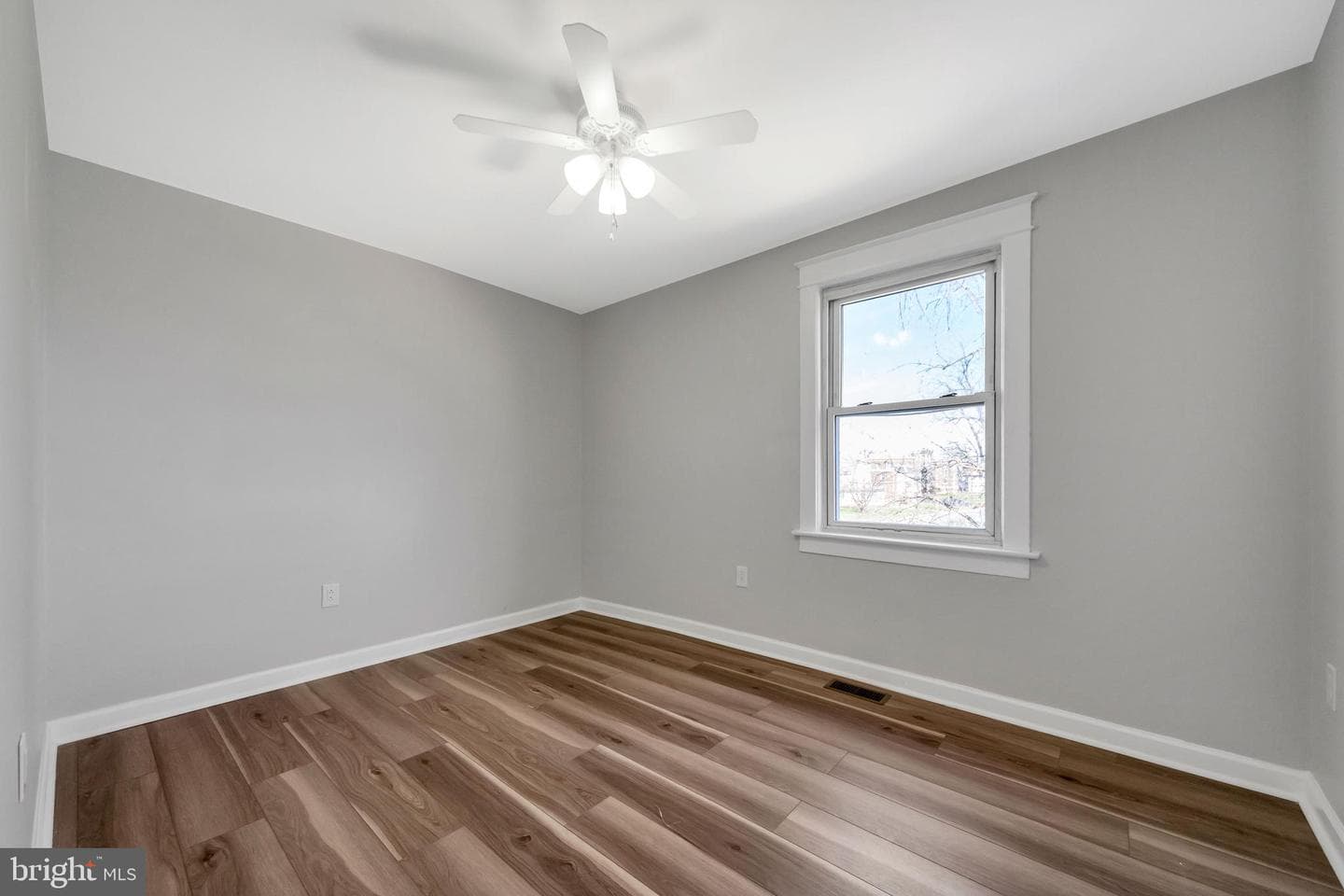 219 N Wycombe Avenue photo 33