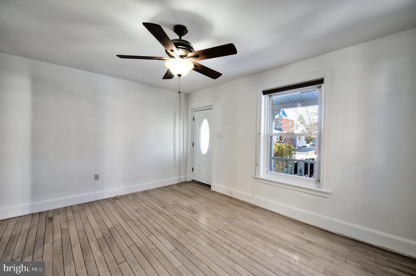 827 Aubrey Avenue photo 4