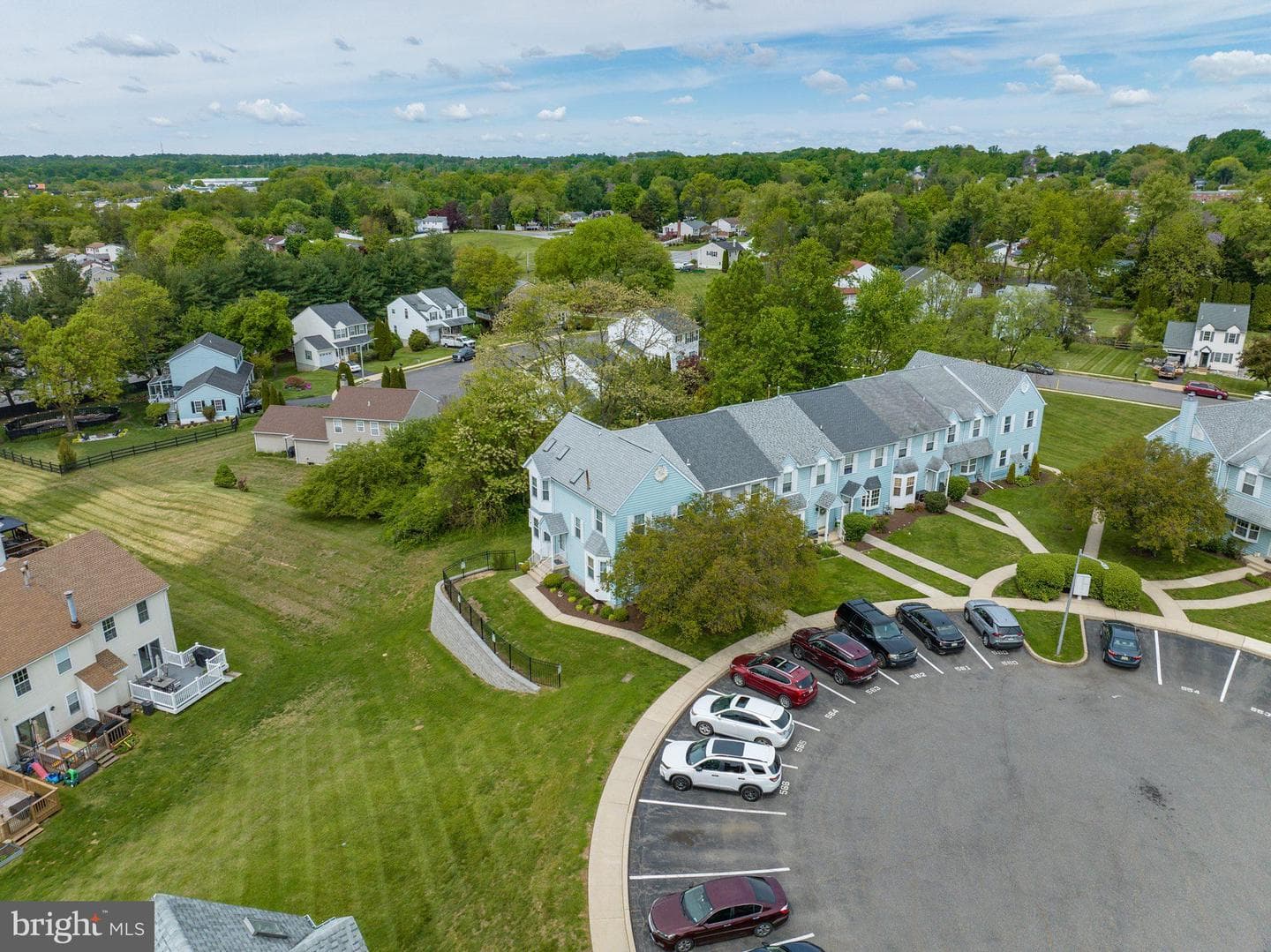 566 Applewood Court photo 31