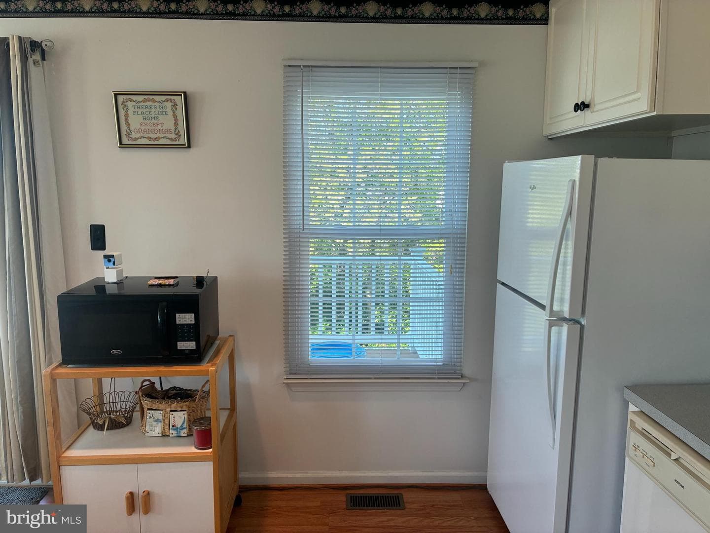 566 Applewood Court photo 6
