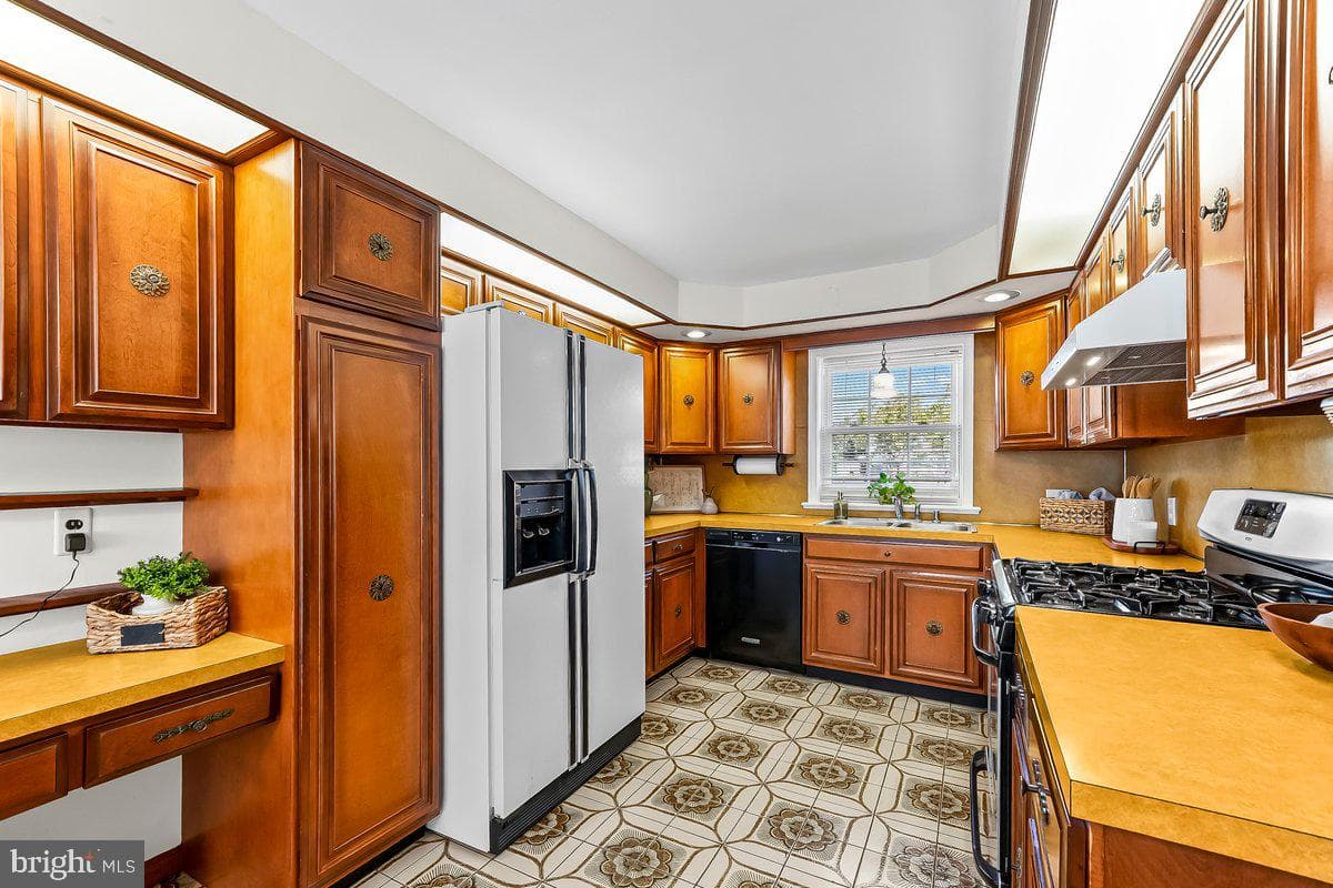 2432 W Chester Pike photo 17