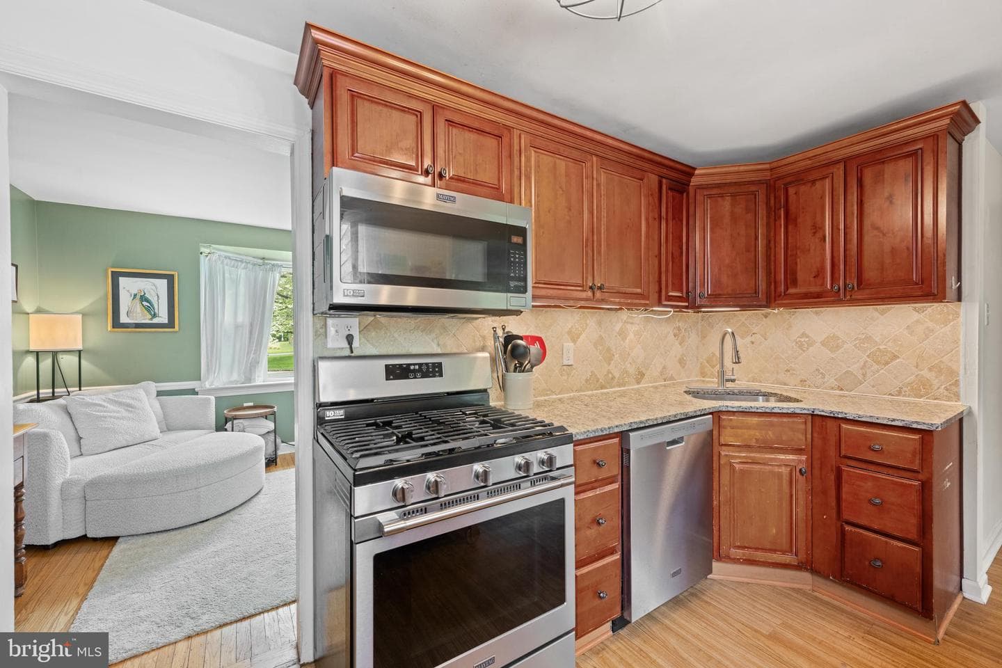 548 Claremont Road photo 11