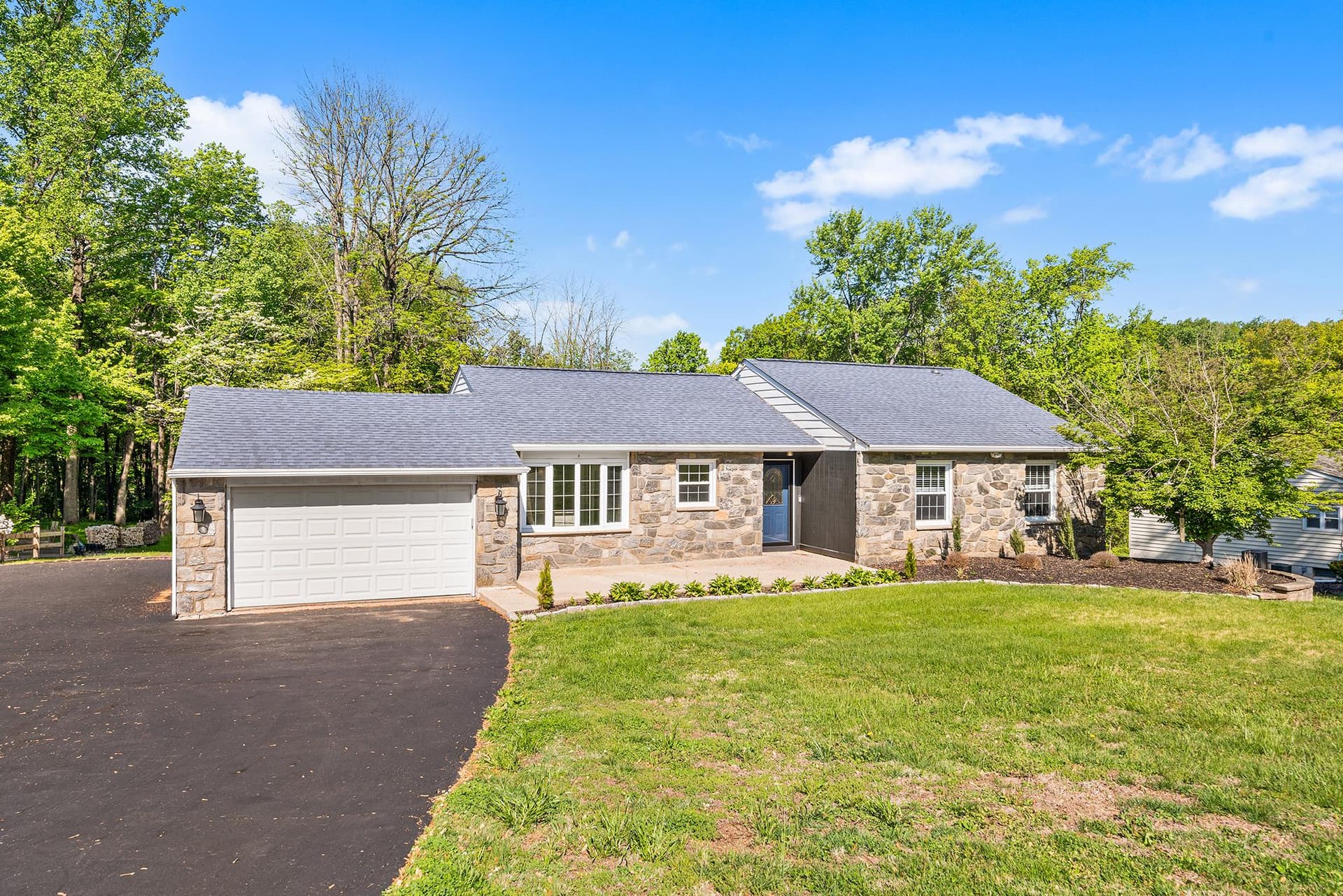 5214 Chichester Avenue photo 2