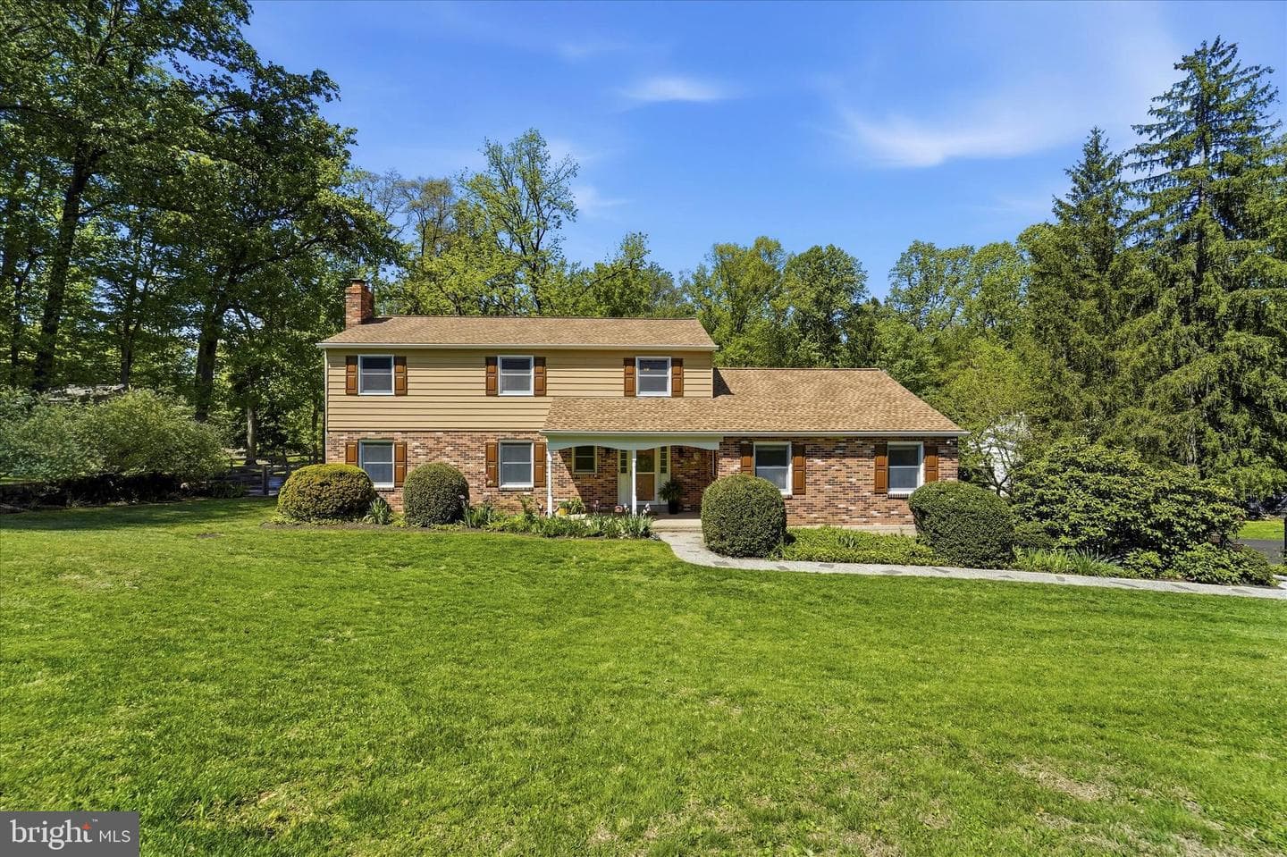 2 Woodbriar Drive photo 1