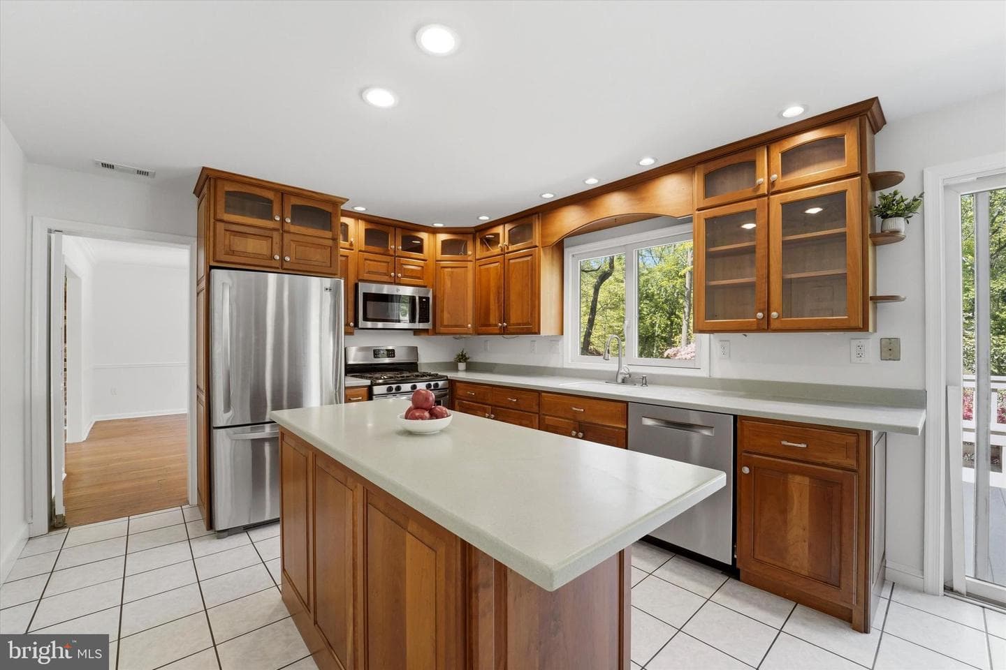 2 Woodbriar Drive photo 11