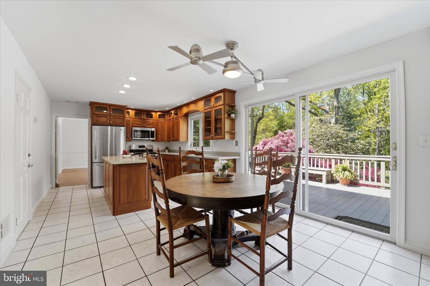2 Woodbriar Drive photo 18