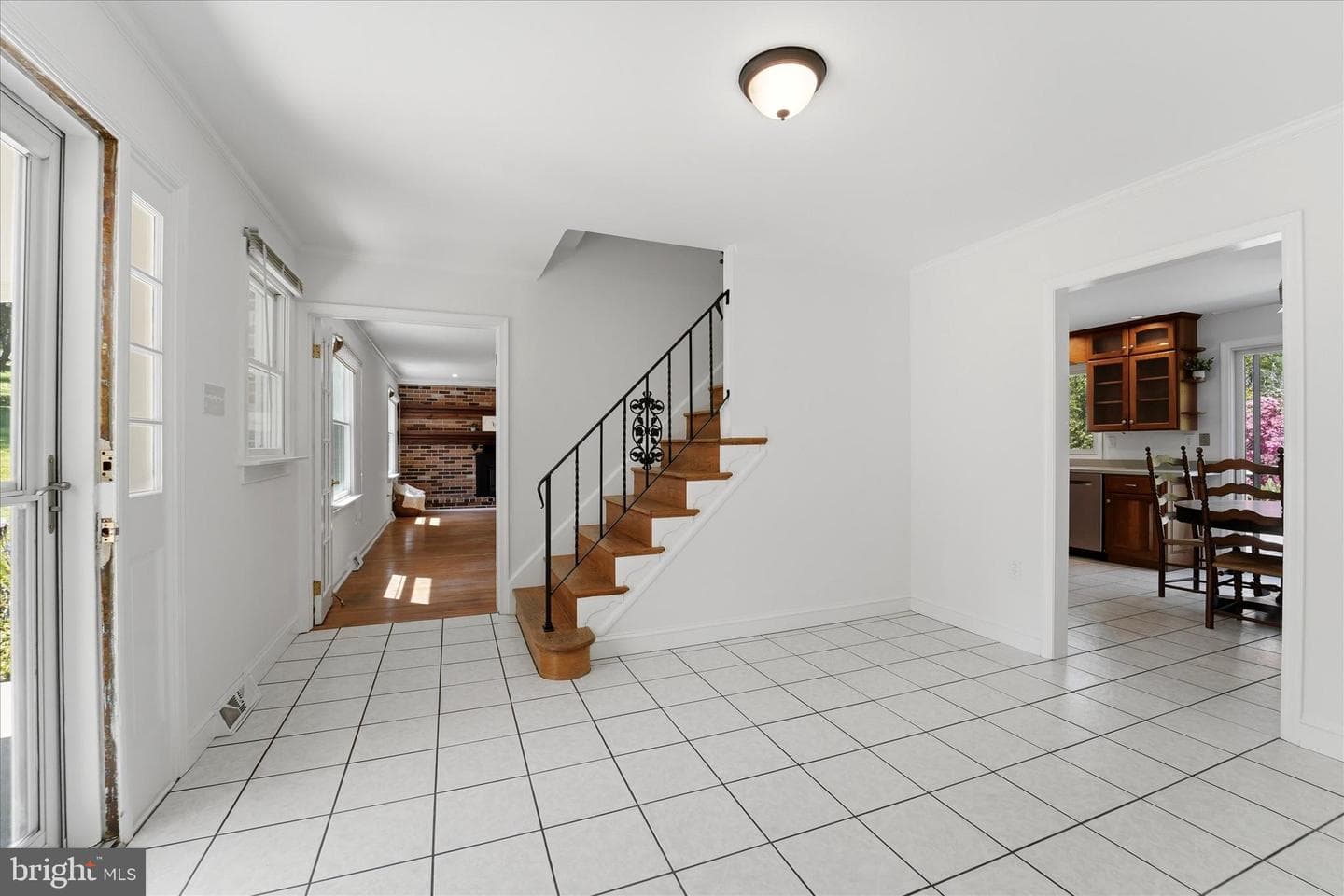 2 Woodbriar Drive photo 3