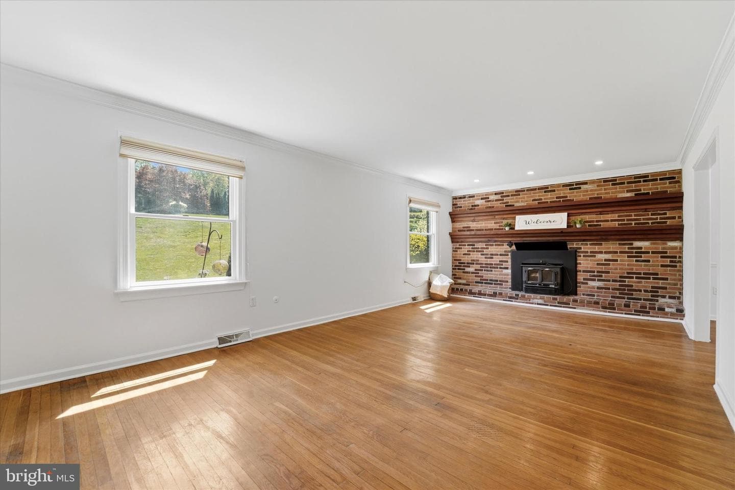 2 Woodbriar Drive photo 4