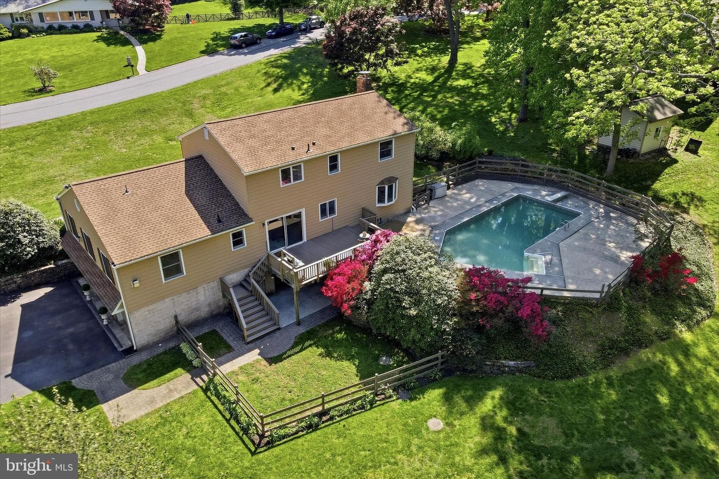 2 Woodbriar Drive photo 49