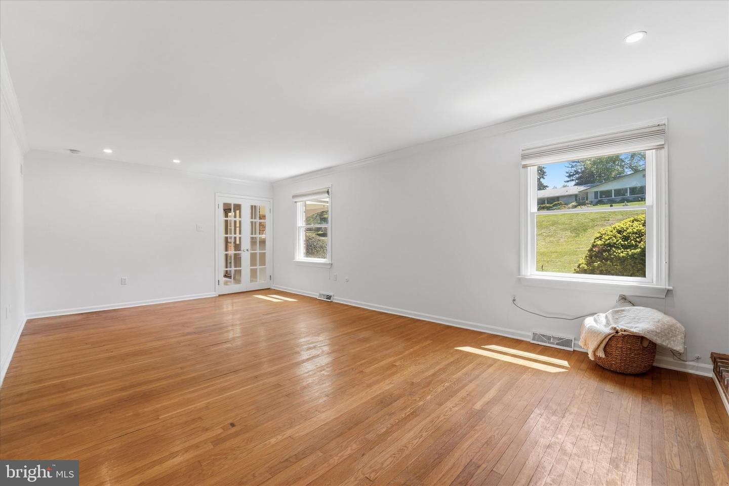 2 Woodbriar Drive photo 6