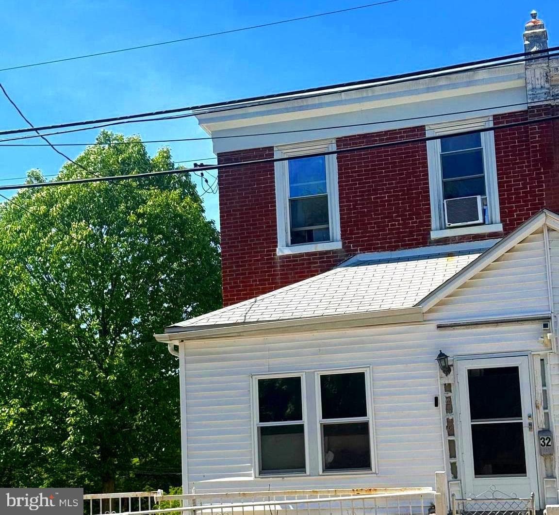 32 S 12th St, Darby