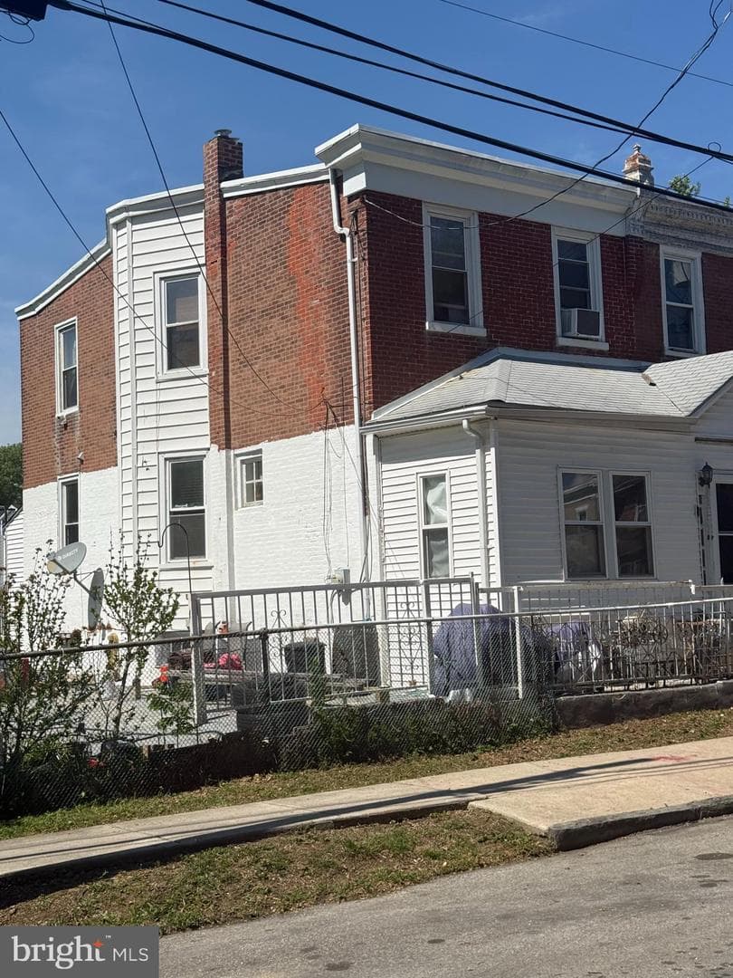 32 S 12th St, Darby