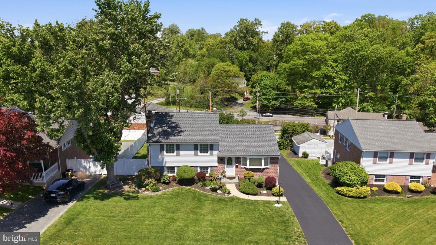 447 Maddock Road photo 2