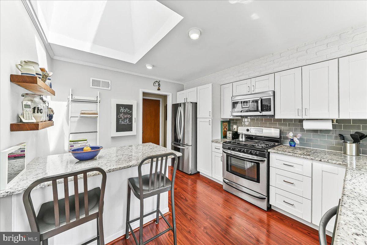 411 Harvard Avenue photo 9