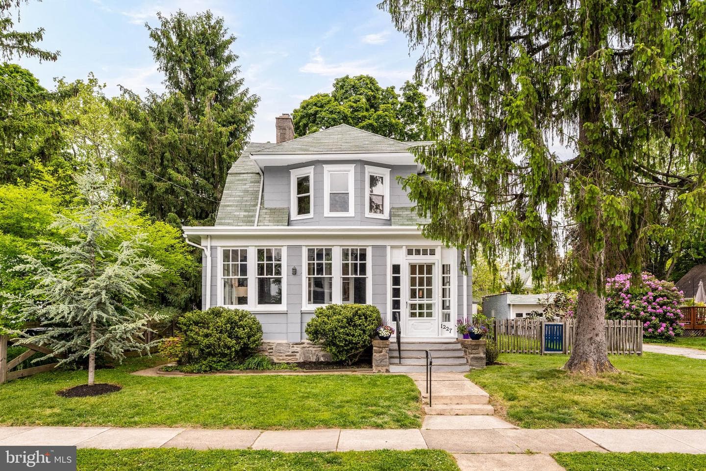 1227 Manor Road photo 2