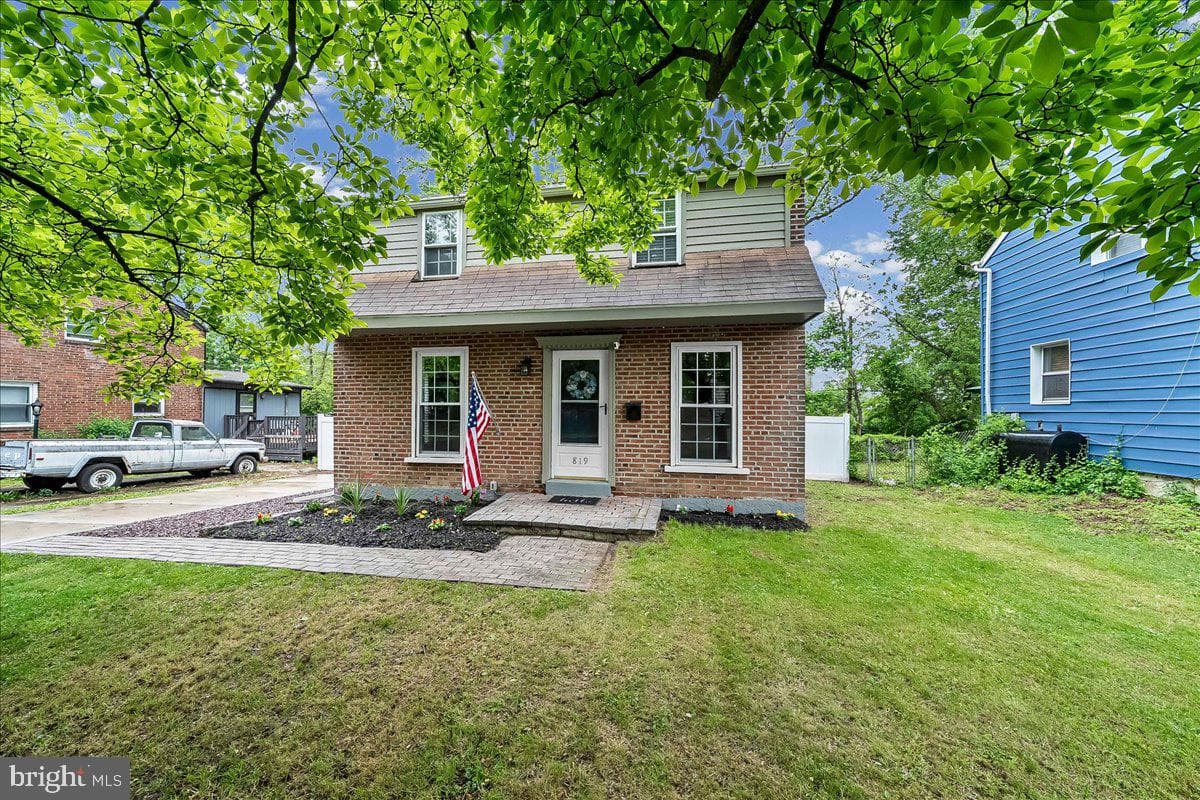 819 South Avenue photo 2