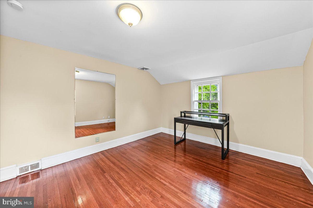 819 South Avenue photo 22