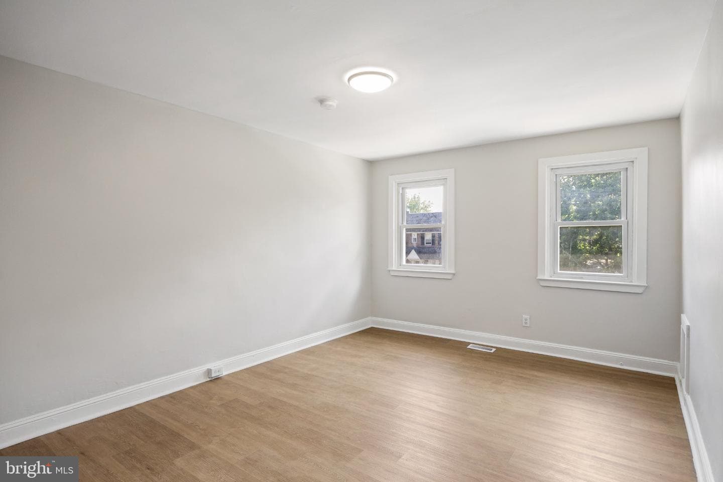 220 Houston Street photo 11