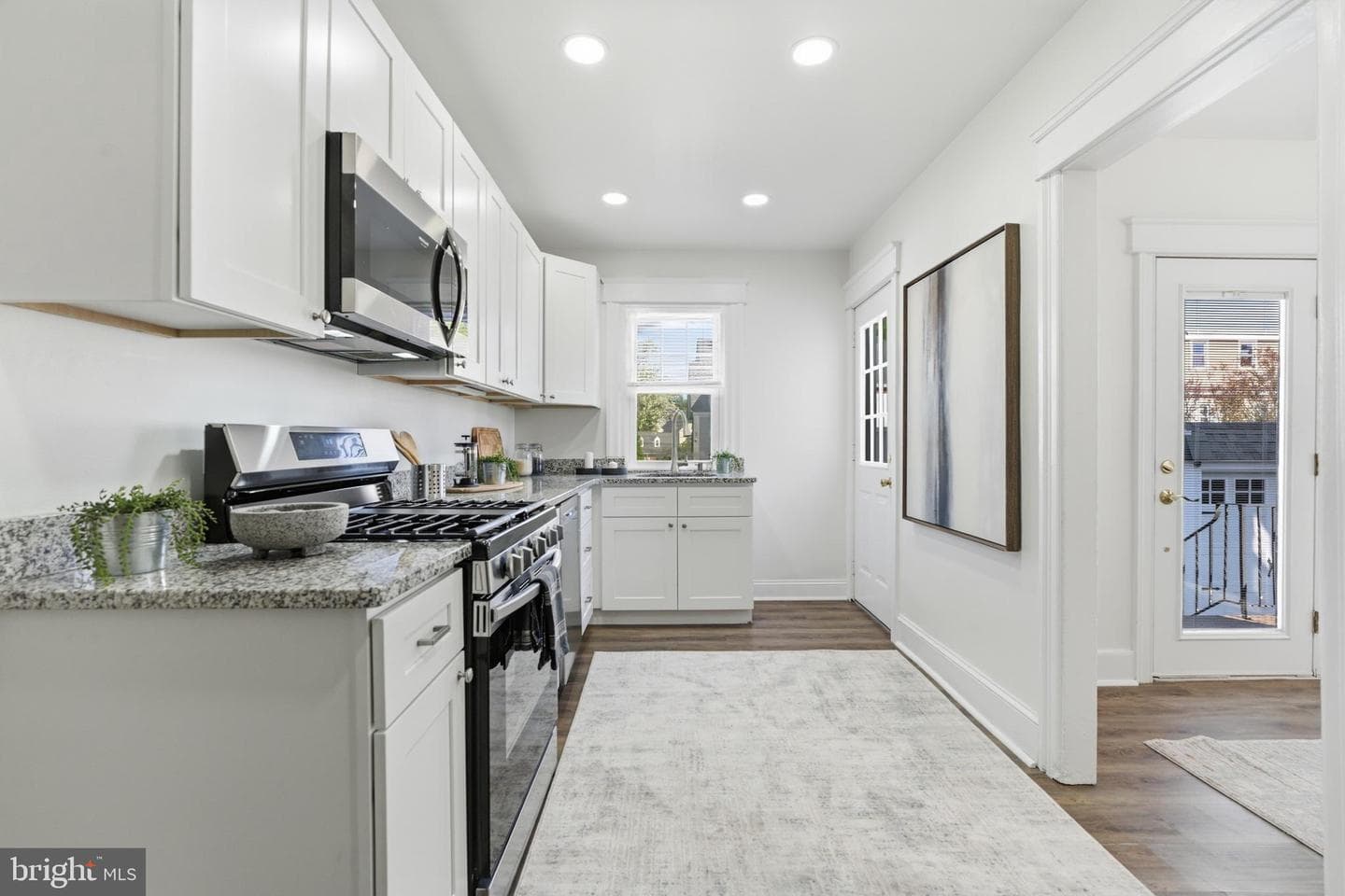 746 Oak View Road photo 16