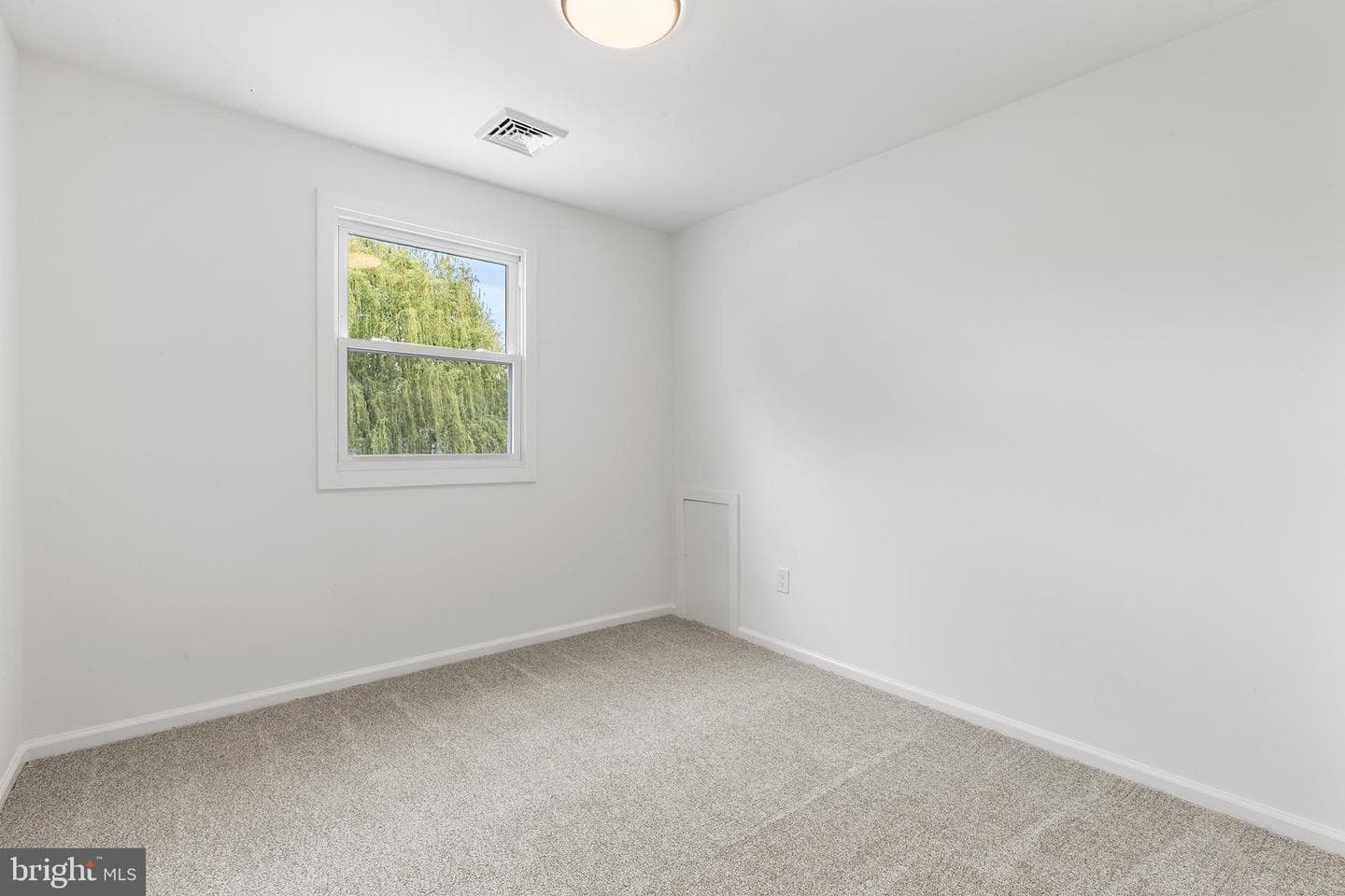 608 Hutchinson Terrace photo 28
