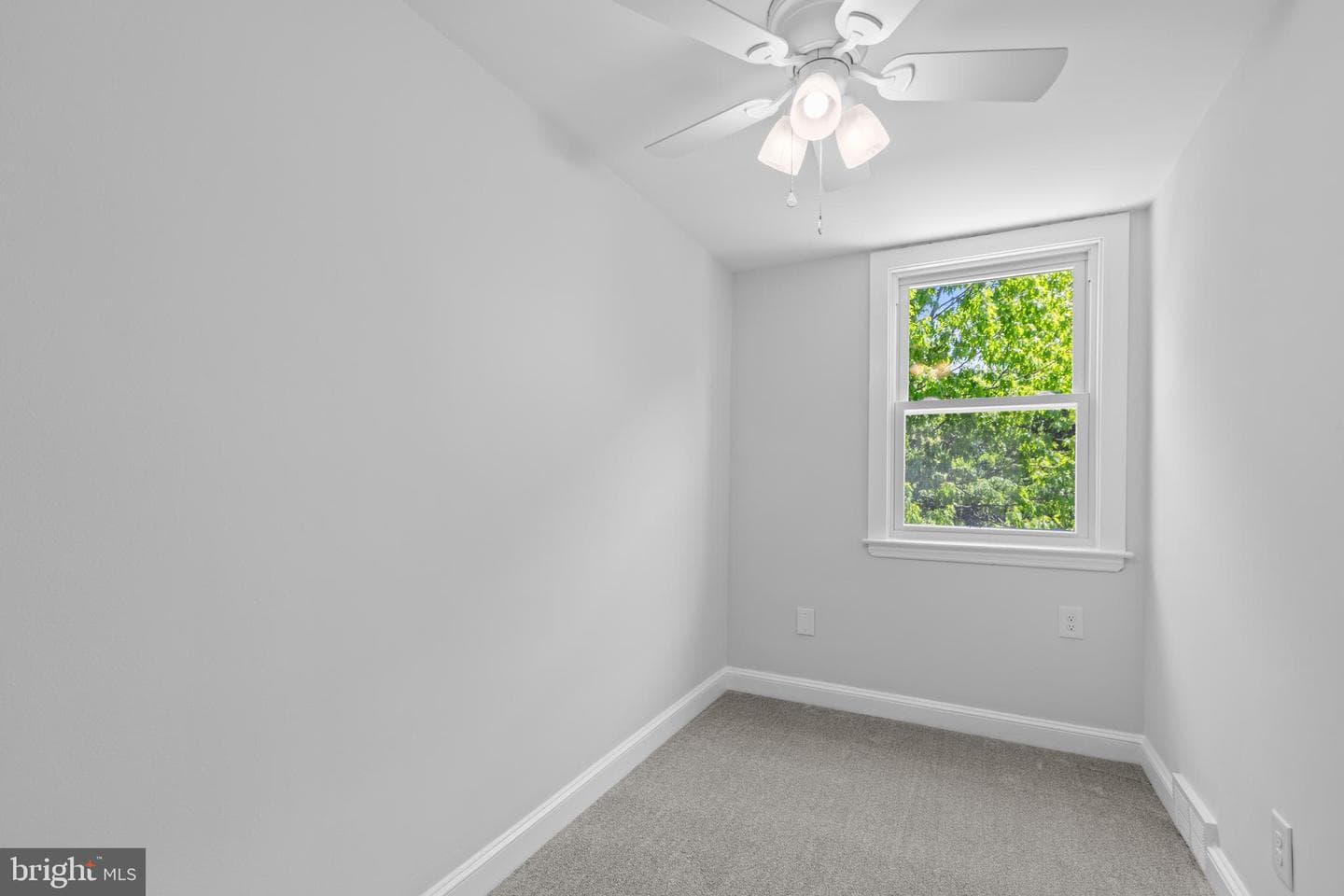 1127 Hollywood Avenue photo 16