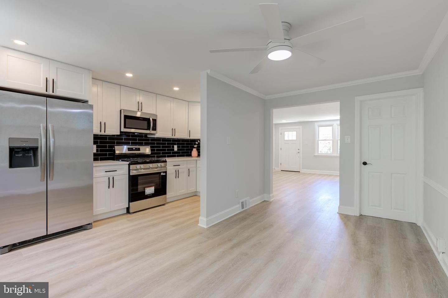 1127 Hollywood Avenue photo 7