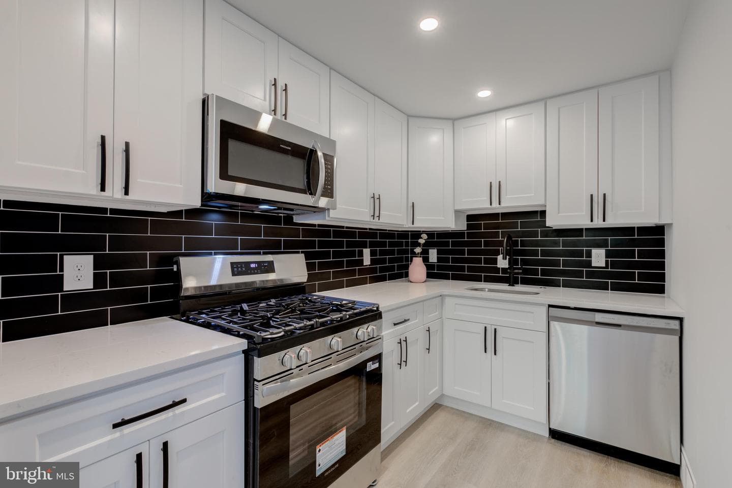1127 Hollywood Avenue photo 8