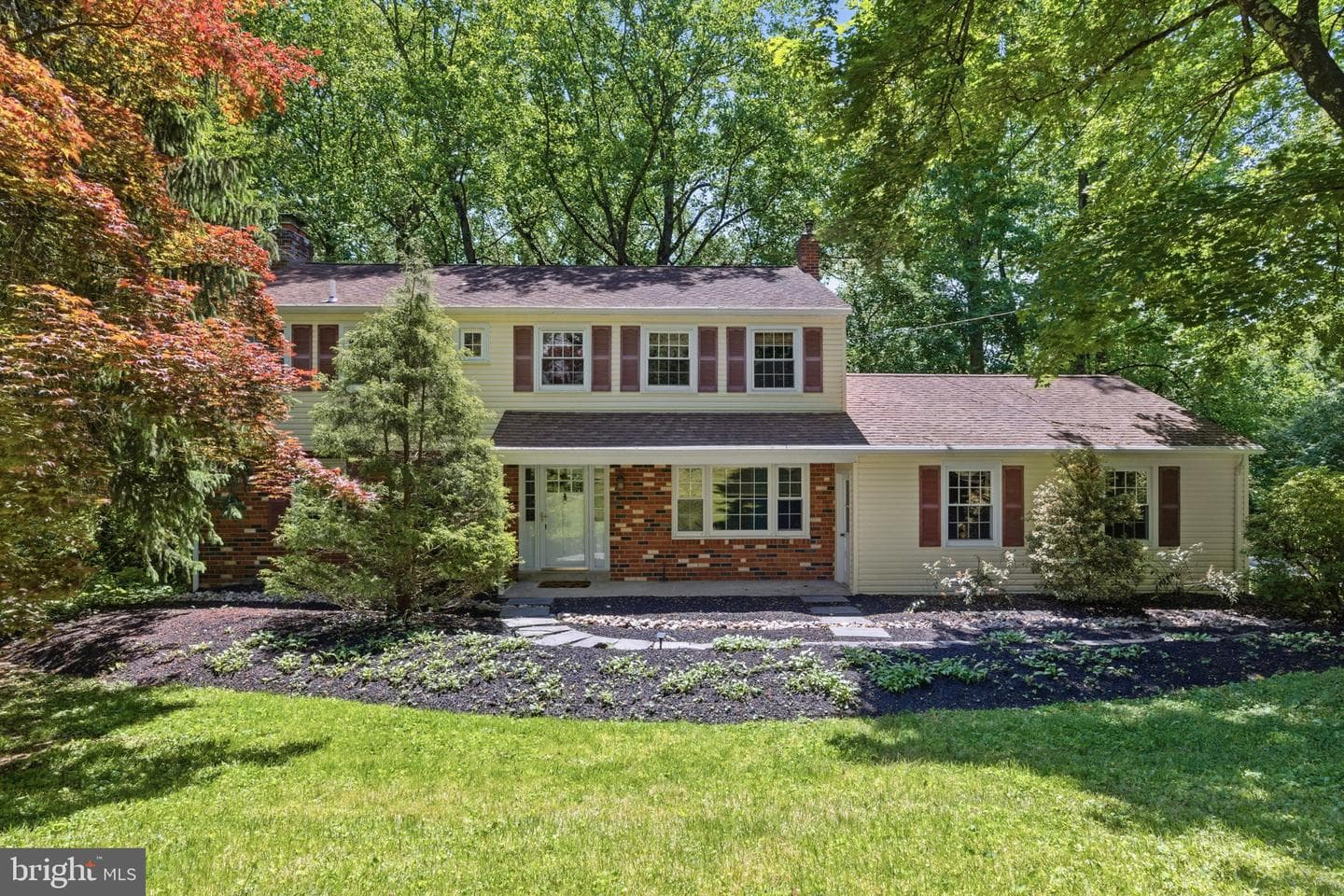 16 N Longpoint Lane