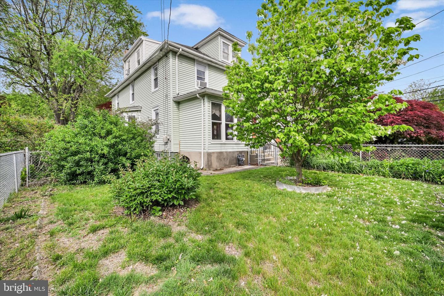 1666 Ward St photo 3