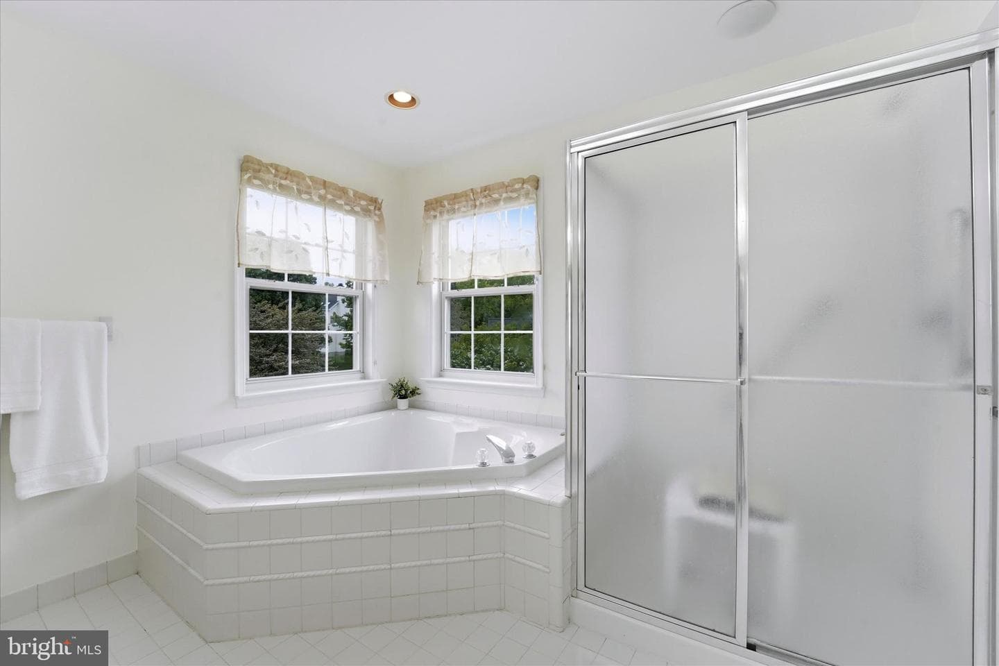 713 Iris Lane photo 25